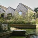 27 Platform 5 Architects Backwater - Ng&ocirc;i nh&agrave; với 3 khối m&aacute;i dốc được ốp gỗ ấn tượng