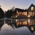 28 Platform 5 Architects Backwater - Ng&ocirc;i nh&agrave; với 3 khối m&aacute;i dốc được ốp gỗ ấn tượng