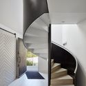 2 Platform 5 Architects Backwater - Ng&ocirc;i nh&agrave; với 3 khối m&aacute;i dốc được ốp gỗ ấn tượng