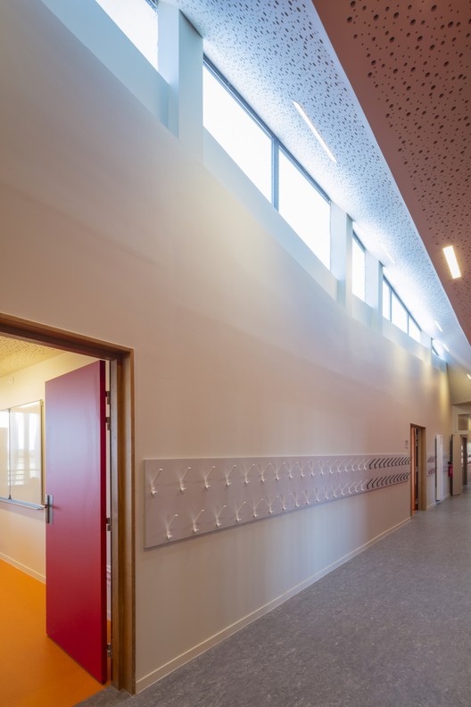 Complejo escolar en Serris  / Ameller Dubois - Imagen 8 de 28