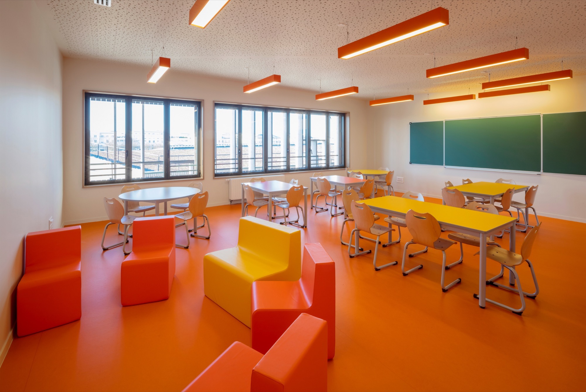 Yellow class. Современная столовая в школе. Интерьер учебного класса. Цвета стен в школьных классах. Yellow class.