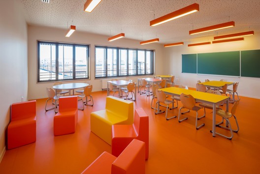 Complejo escolar en Serris  / Ameller Dubois - Imagen 16 de 28