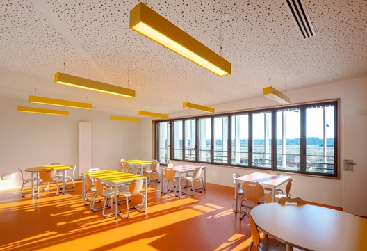 Complejo escolar en Serris  / Ameller Dubois - Imagen 2 de 28