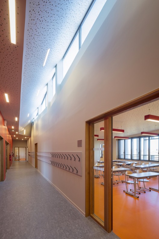 Complejo escolar en Serris  / Ameller Dubois - Imagen 7 de 28
