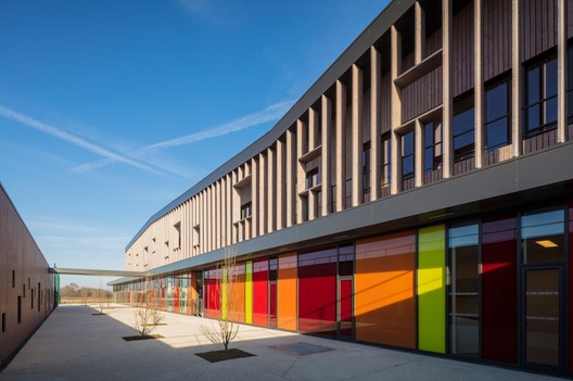 Complejo escolar en Serris  / Ameller Dubois - Imagen 24 de 28