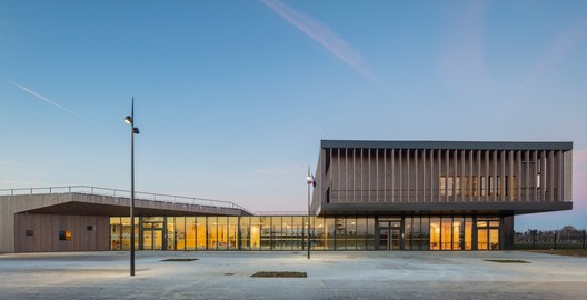 Complejo escolar en Serris  / Ameller Dubois - Imagen 25 de 28