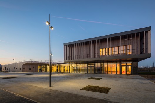 Complejo escolar en Serris  / Ameller Dubois - Imagen 17 de 28