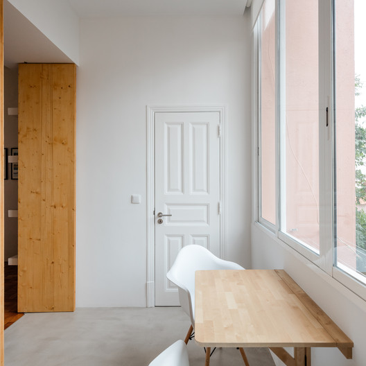 Casa Atelier / Inês Brandão Arquitectura Casa Atelier / Inês Brandão Arquitectura - Mesa, Janela, Porta, Cadeira