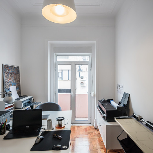 Casa Atelier / Inês Brandão Arquitectura Casa Atelier / Inês Brandão Arquitectura - Mesa, Janela, Iluminação