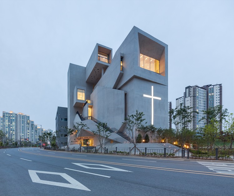 The Closest Church  / Heesoo Kwak and IDMM Architects - Facade, Windows