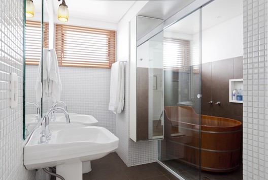 Apartamento Capela / Julliana Camargo Arquitetos - Pia, Banheiro, Chuveiro