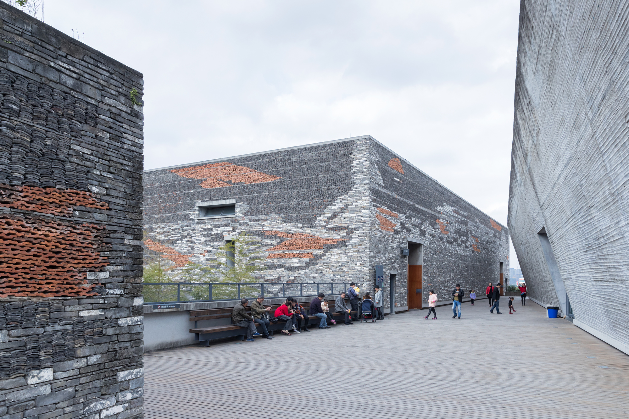 Gallery of Kenneth Frampton On The Work of Wang Shu and Lu Wenyu - 23