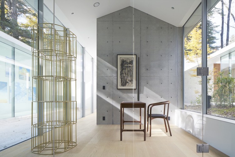 ES UN JARDÍN / ASSISTANT - Imagen 16 de 35