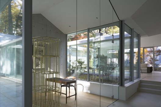 ES UN JARDÍN / ASSISTANT ES UN JARDÍN / ASSISTANT - Imagen 13 de 35