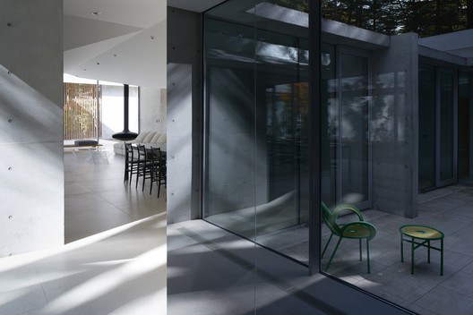 ES UN JARDÍN / ASSISTANT ES UN JARDÍN / ASSISTANT - Imagen 22 de 35