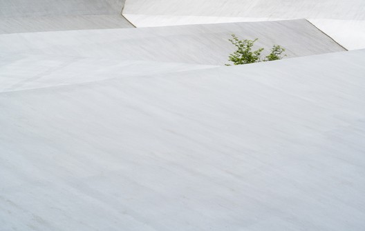 ES UN JARDÍN / ASSISTANT ES UN JARDÍN / ASSISTANT - Imagen 27 de 35