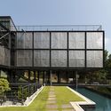 Cantilever House / Design Unit Sdn Bhd - Houses, Garden, Facade