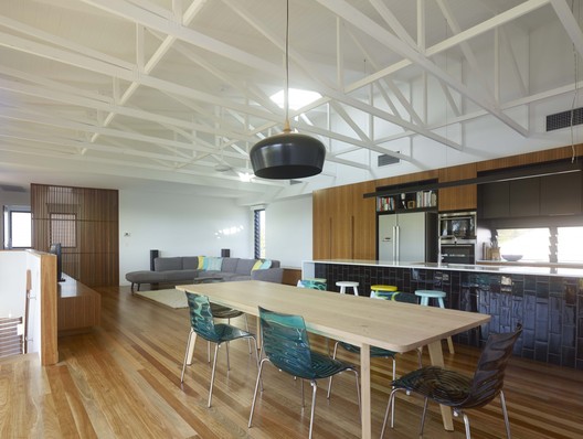 Buena Vista / Shaun Lockyer Architects - Table, Sofa, Chair, Windows, Beam