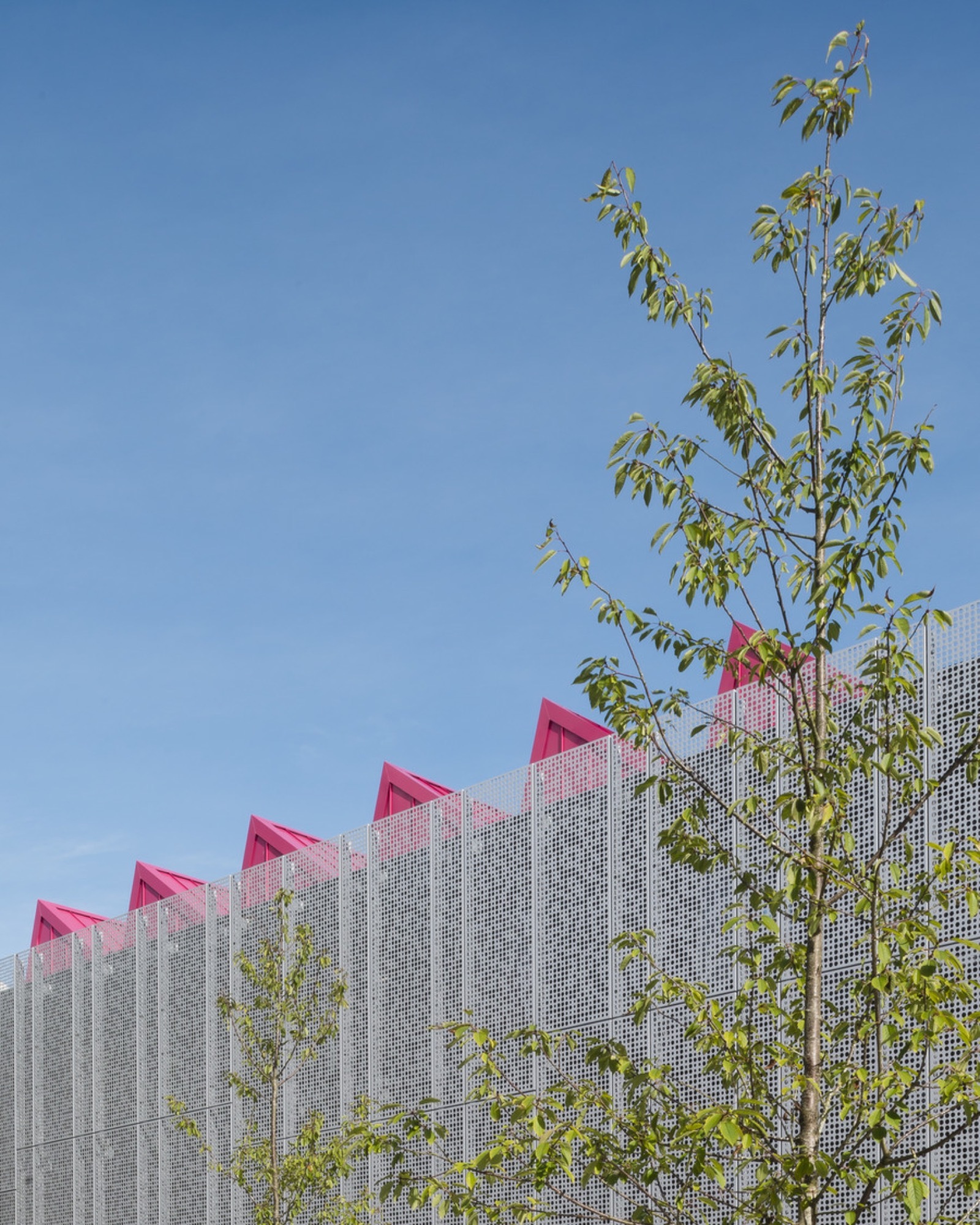 Galería de Estudios y talleres de diseño AUB / Design Engine Architects