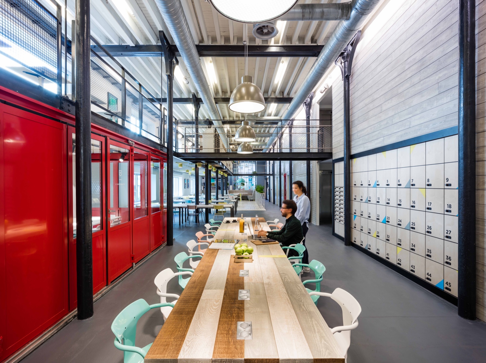 Deskopolitan / MoreySmith | ArchDaily