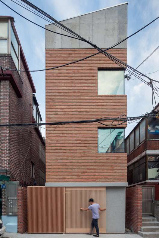 Skinny Houses: 22 casas estrechas que generan un amplio impacto - Imagen 48 de 111