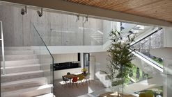 Casa unifamiliar - Tolstoi str. / Outline Architecture Office