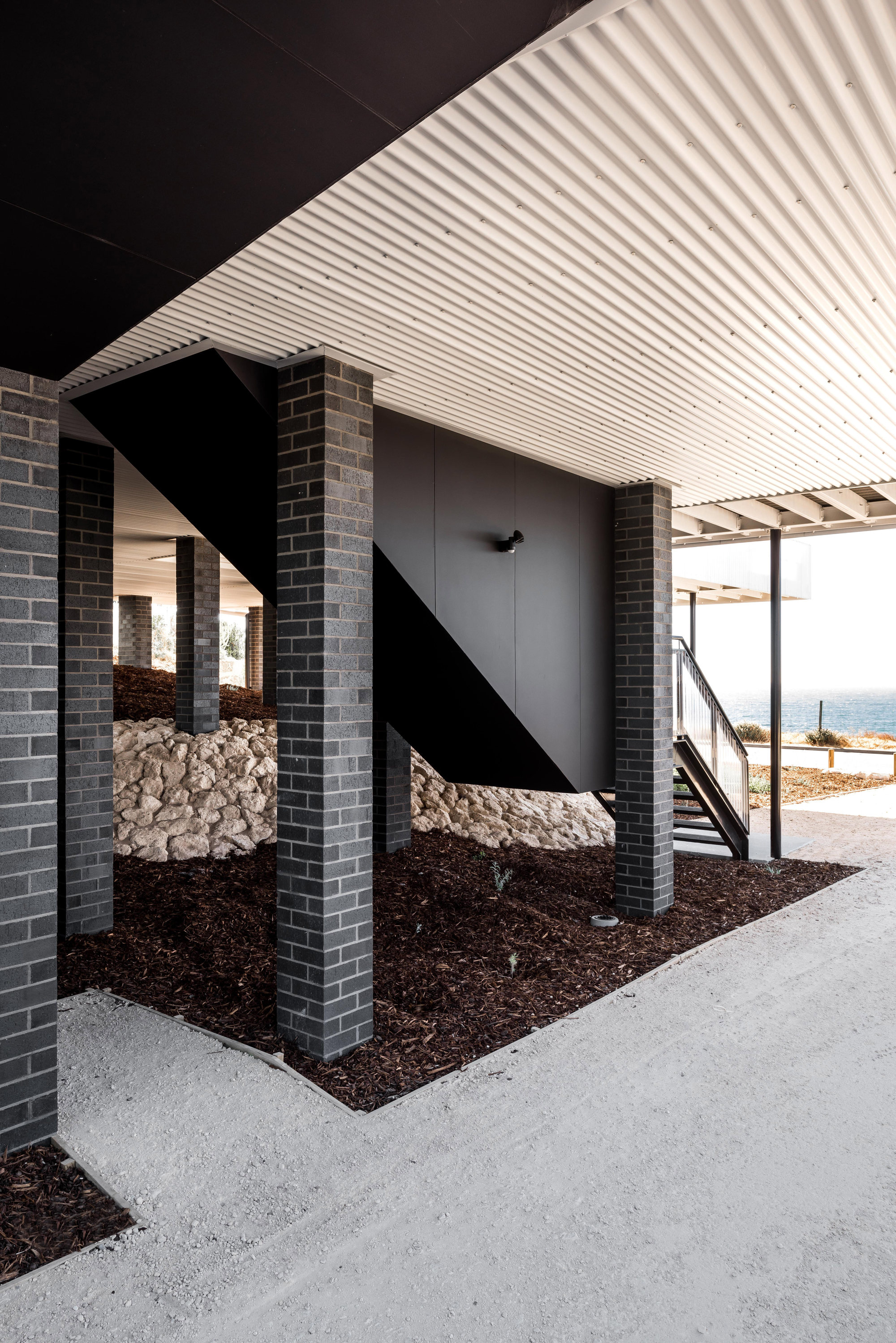 Gallery of Falcon Beach House / iredale pedersen hook architects 22
