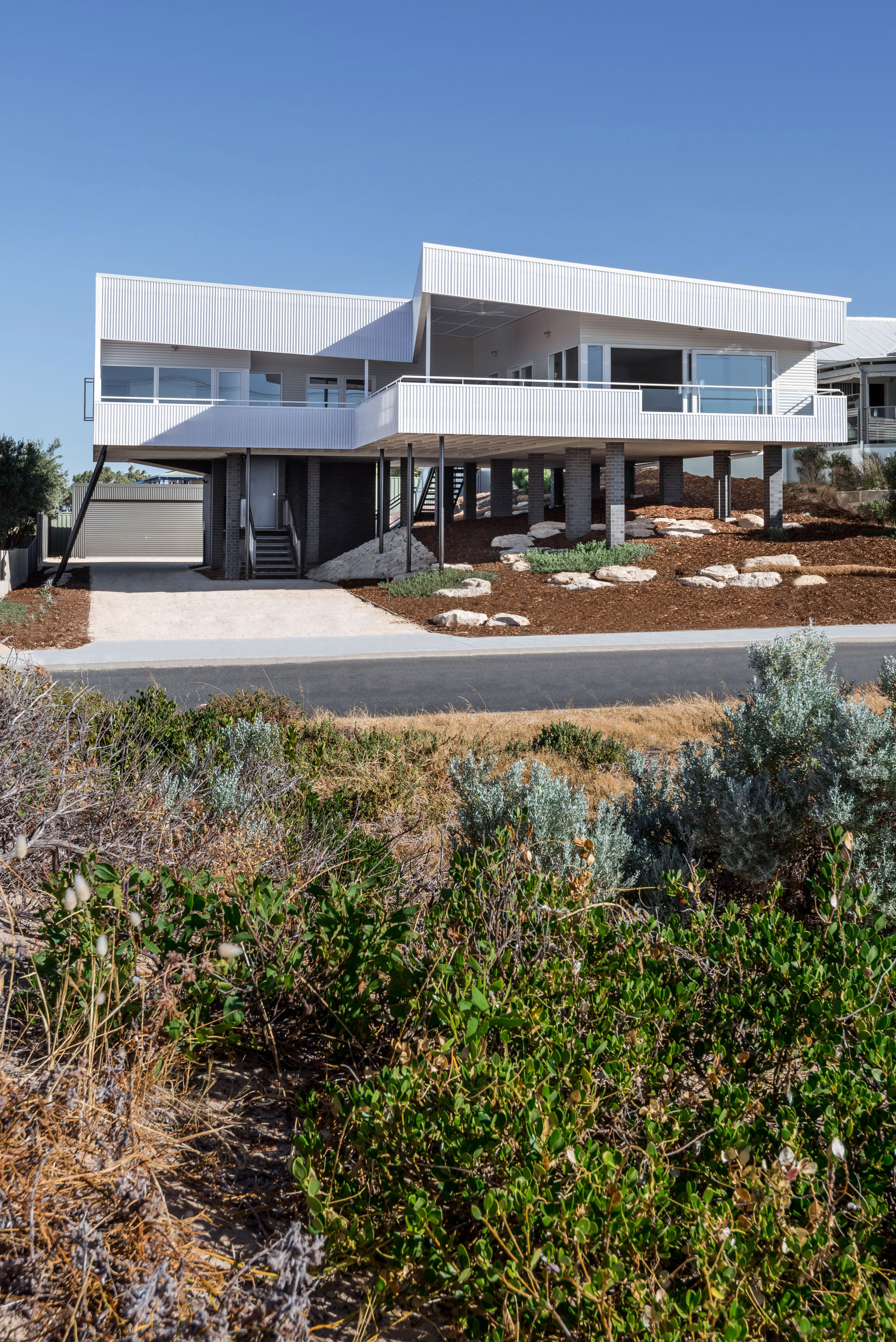 Gallery of Falcon Beach House / iredale pedersen hook architects 8