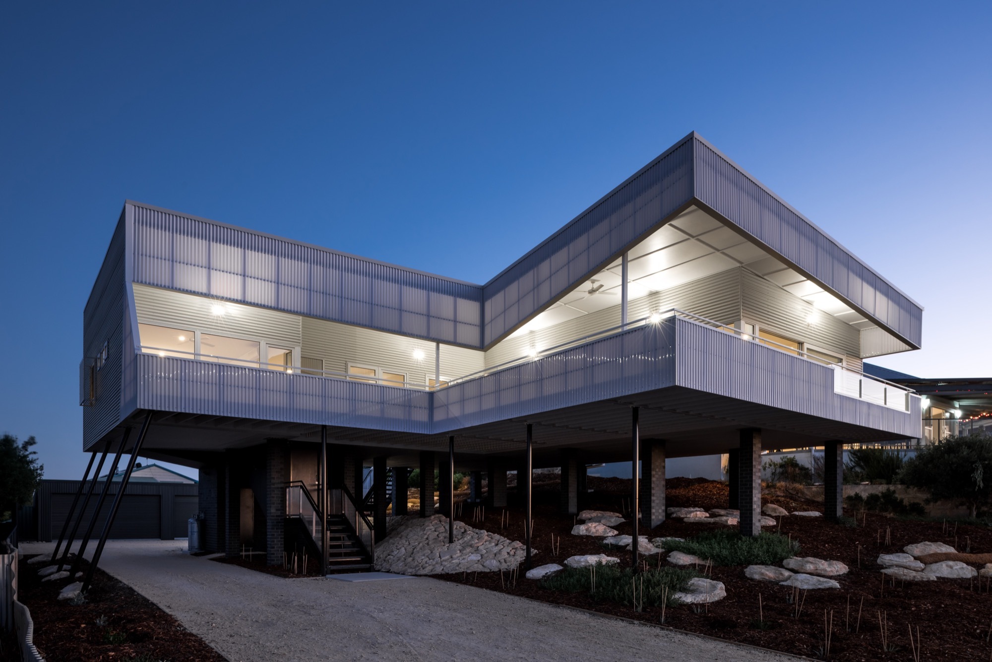 Gallery of Falcon Beach House / iredale pedersen hook architects 9