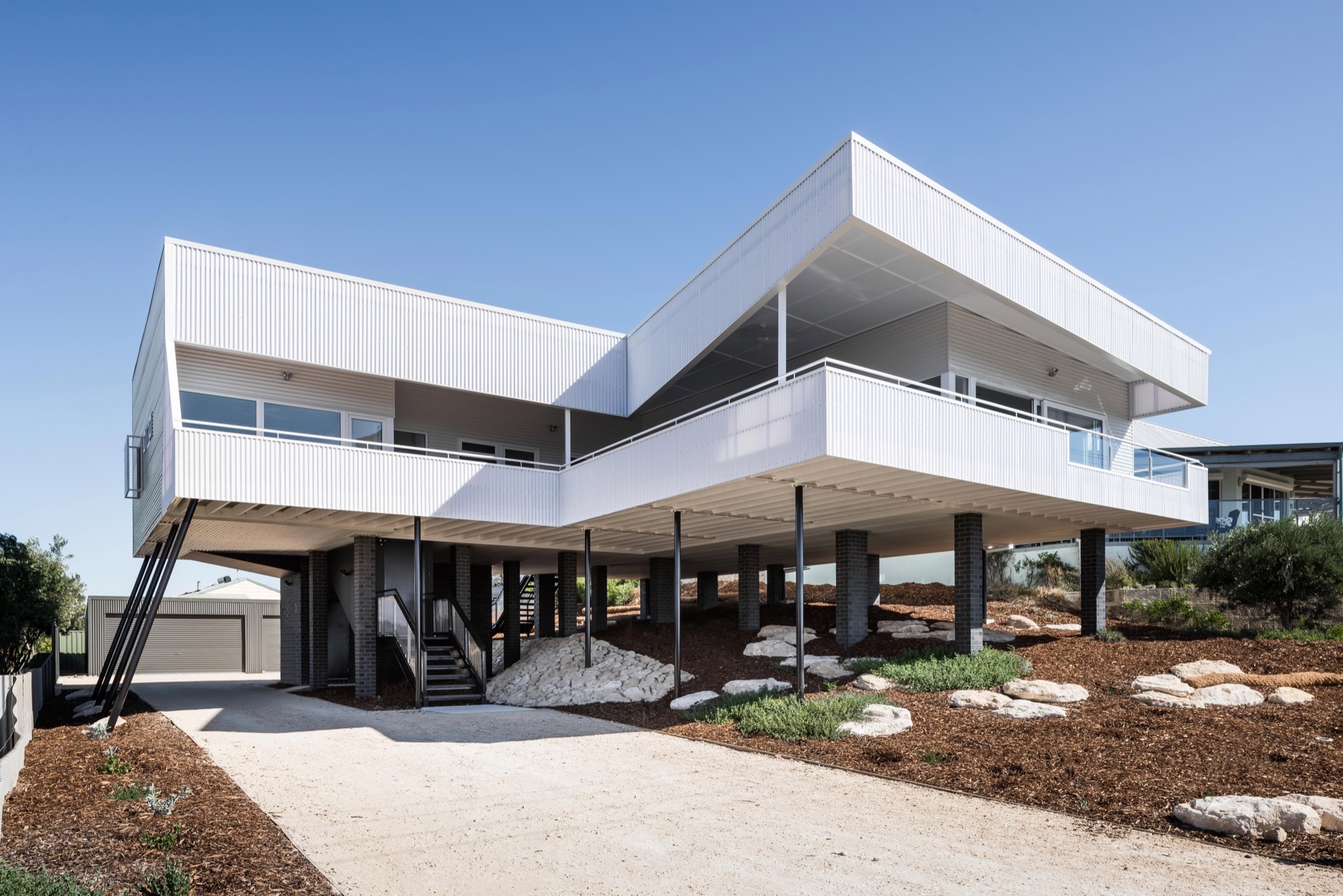 Gallery of Falcon Beach House / iredale pedersen hook architects 13