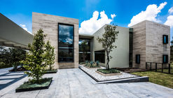 Hacienda del Pedregal / Sobrado + Ugalde