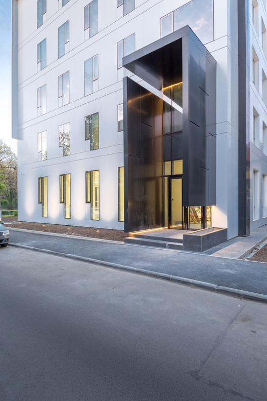 H - Avenue / Urban Office + Ioana Bogza - Windows, Facade