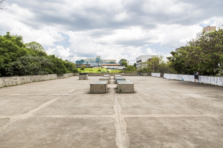 Clássicos da Arquitetura: Centro Cultural Jabaquara / Shieh Arquitetos Associados - Jardim