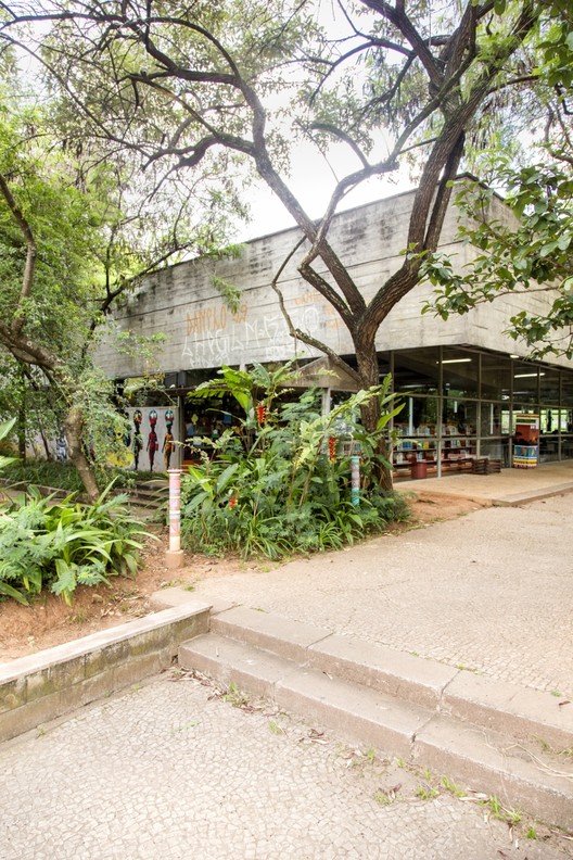 Clássicos da Arquitetura: Centro Cultural Jabaquara / Shieh Arquitetos Associados - Jardim