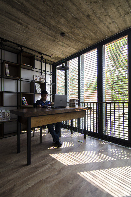 Nha Than Thien #003 / Global Architect & Associates - Table, Windows, Chair, Beam