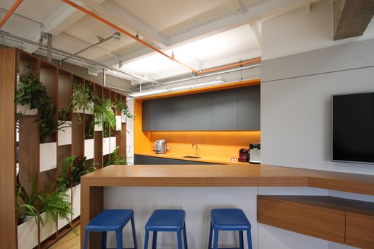 Via Consulting  / DMDV arquitetos - Mesa, Cadeira