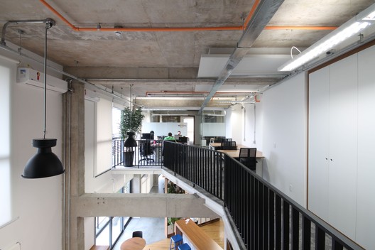 Via Consulting  / DMDV arquitetos - Iluminação, Viga, Corrimão