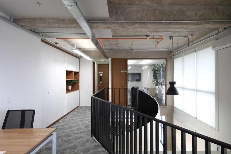 Via Consulting  / DMDV arquitetos - Corrimão