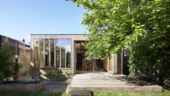 Wooden Box House / Moloney Architects