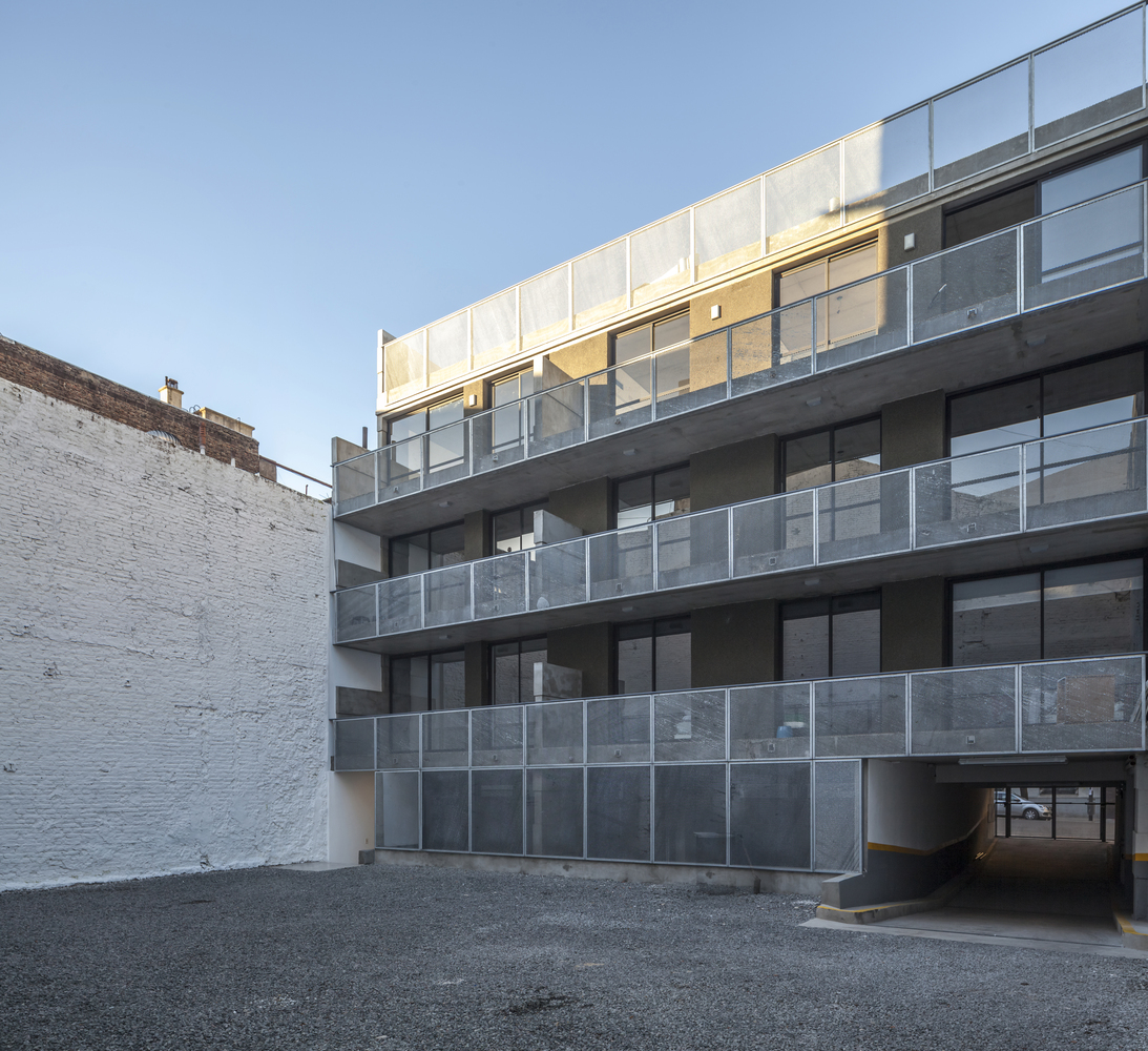 Gallery of Bolivar Multifamily Housing / Hitzig Militello arquitectos 8