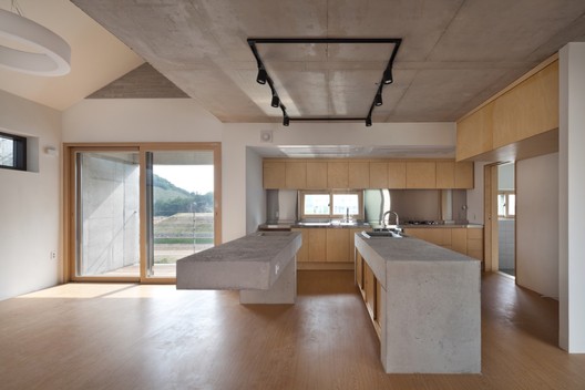 Yugok Dong Housing Market  / On Architects Inc.  - Interior Photography, Kitchen, Windows, Beam