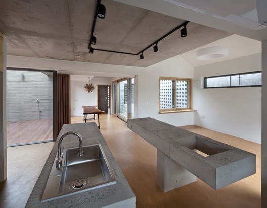 Yugok Dong Housing Market  / On Architects Inc.  - Interior Photography, Kitchen, Sink, Windows