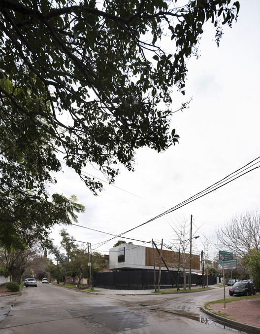 Acassuso House / VDV ARQ ArchDaily