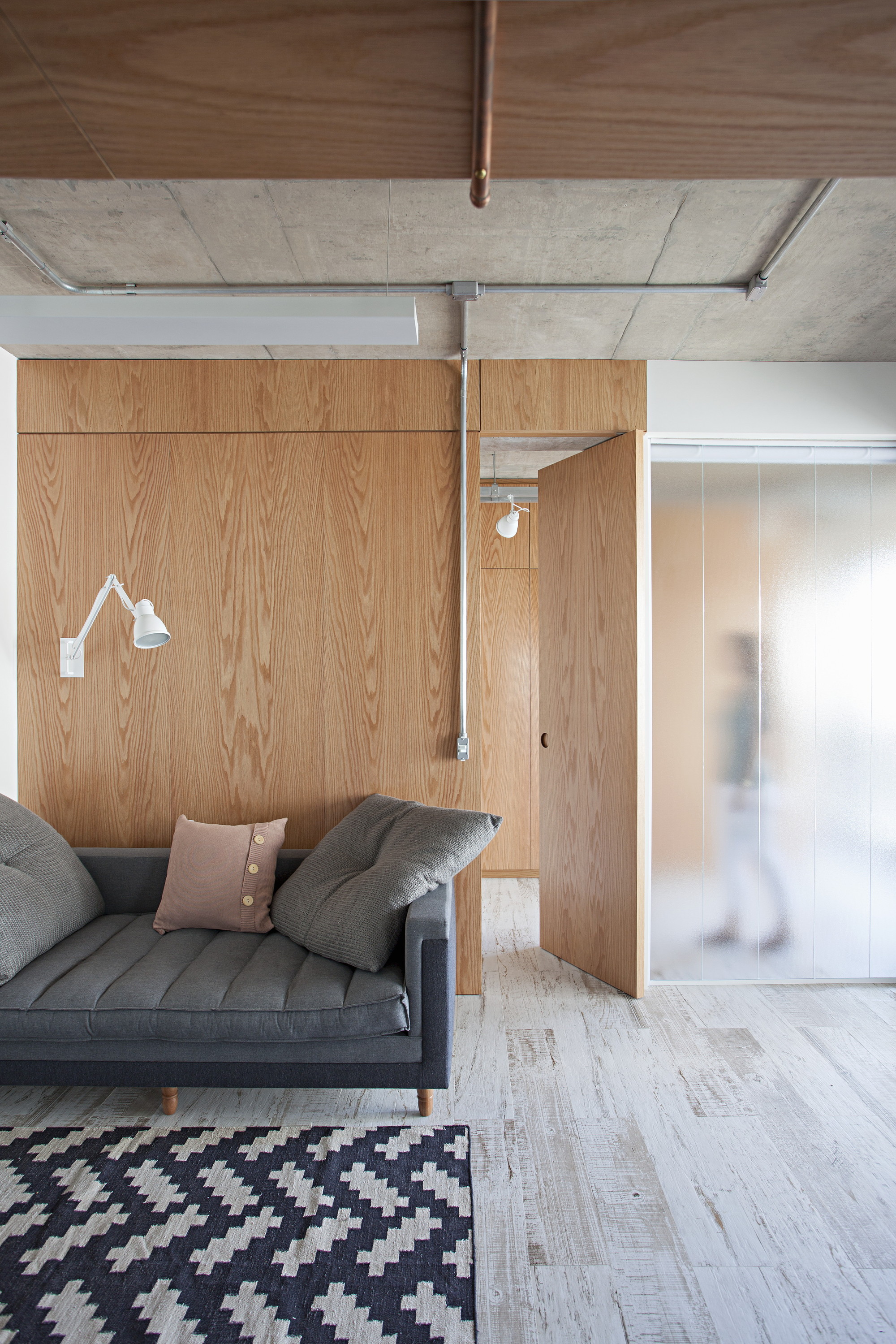 Image showcasing Gallery of Apartment with Partitions / Casa100 Arquitetura - 25