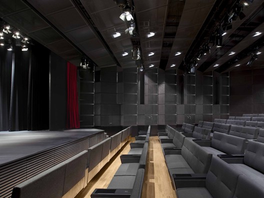 德累斯顿文化宫重新开幕 / gmp建筑事务所