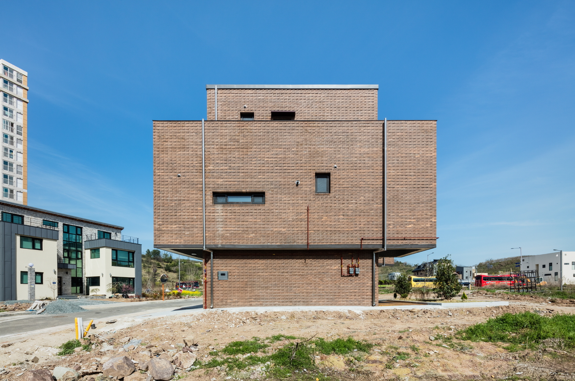 Gallery of Boombox House / 2m2 architects 4