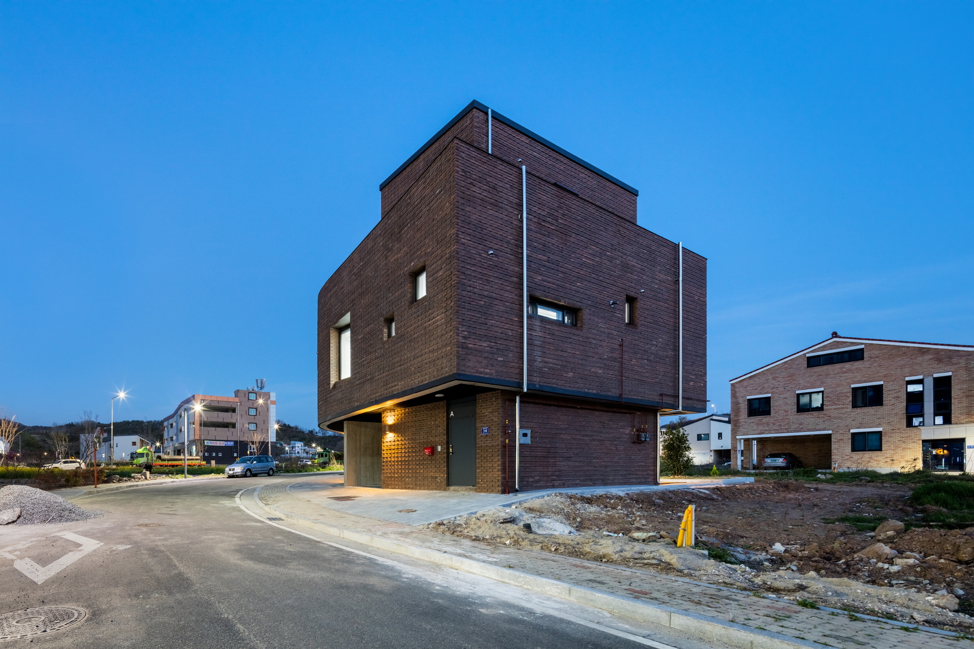 Gallery of Boombox House / 2m2 architects 10