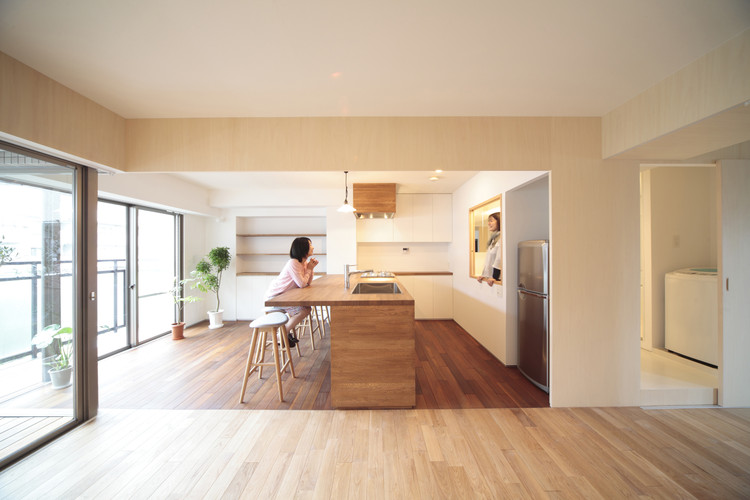 House in Midorigaoka / Camp Design - Table, Chair, Windows, Beam