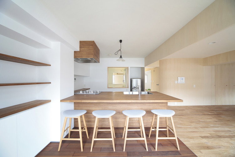 House in Midorigaoka / Camp Design - Table, Chair, Beam