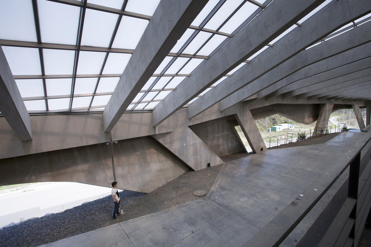 La luz cenital como solución de iluminación natural en 17 proyectos - Imagen 27 de 54